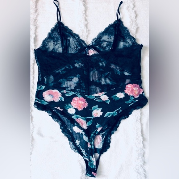 Victoria’s Secret floral and lace teddy size XL - Picture 2 of 14